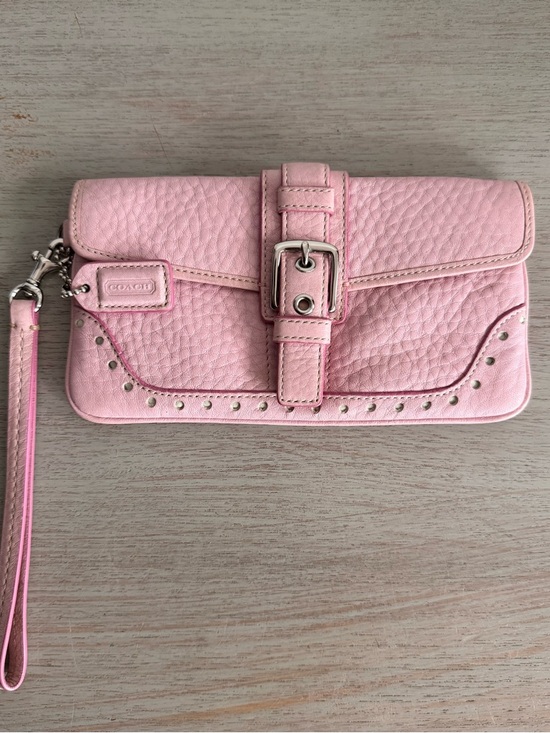 Coach Handbags - Vintage Y2K Coach Hamptons Soho Blush Pink Pebbled Calfskin Leather Wristlet